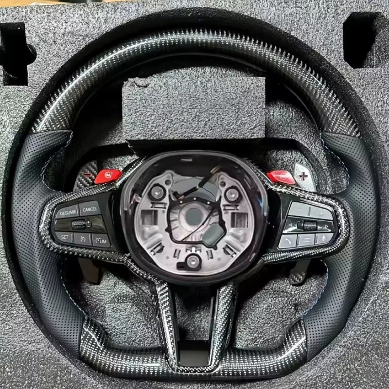 Volante in fibra di carbonio e - Tech Car Accessories recensione e prezzo