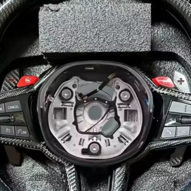 Volante in fibra di carbonio e - Tech Car Accessories recensione e prezzo